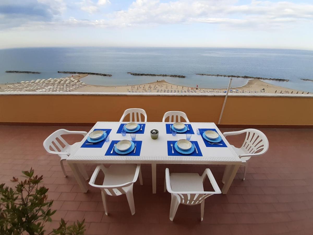 Apartamento La Terrazza Sul Mare Montesilvano Marina Exterior foto