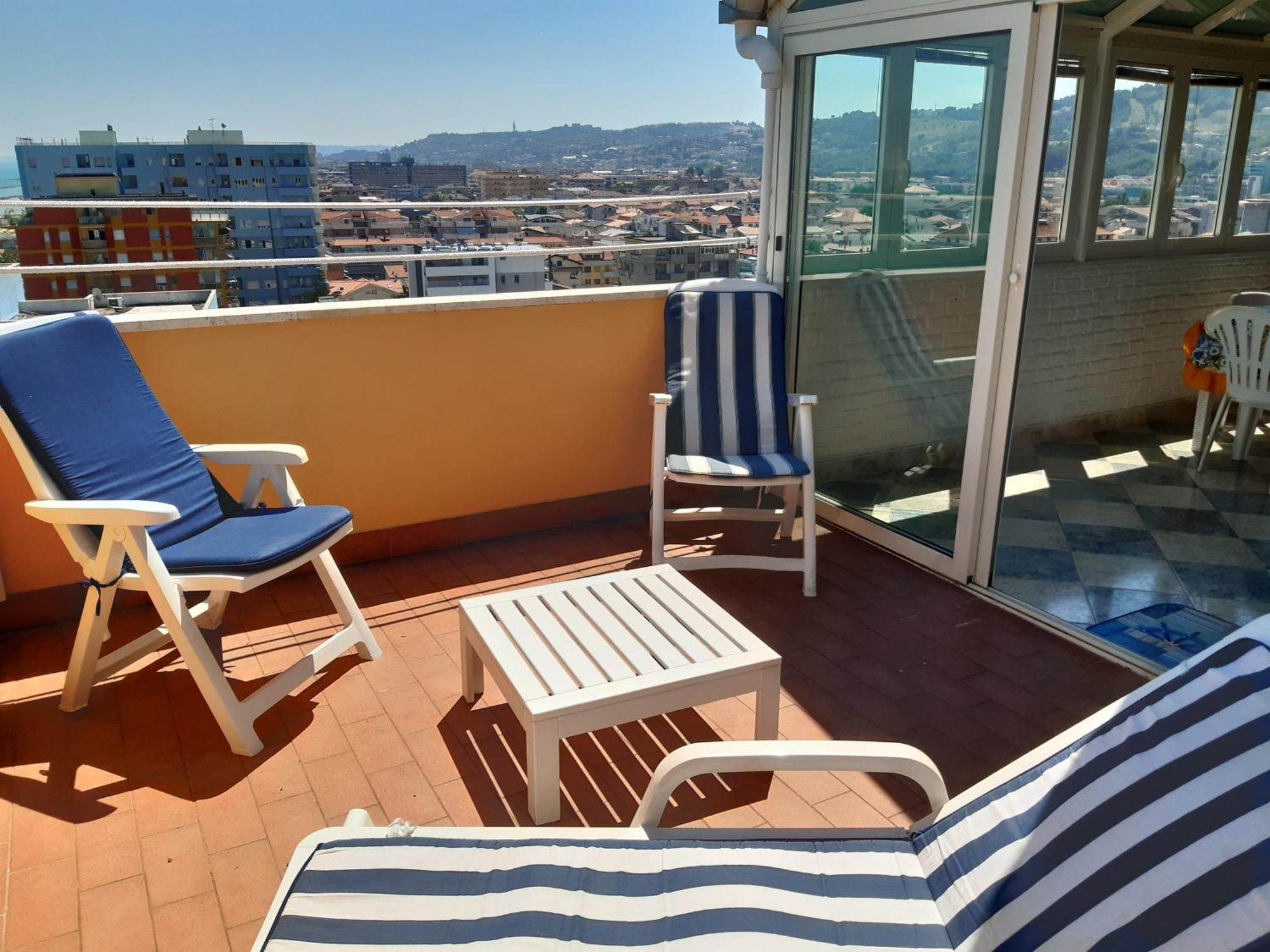 Apartamento La Terrazza Sul Mare Montesilvano Marina Exterior foto