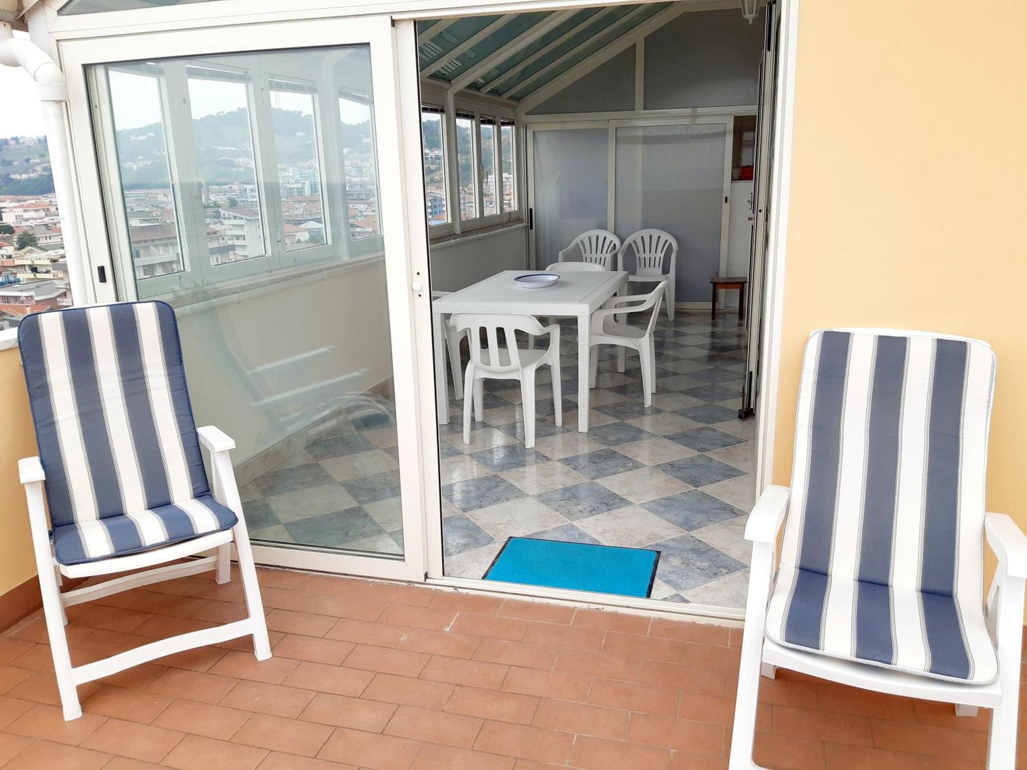Apartamento La Terrazza Sul Mare Montesilvano Marina Habitación foto